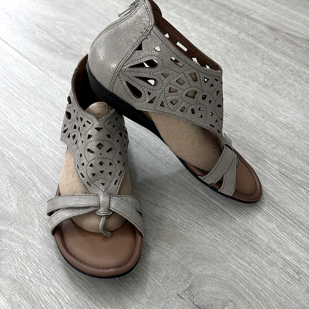 Rockport Woman Cobb Hill Jordan Sandals Pewter size 8